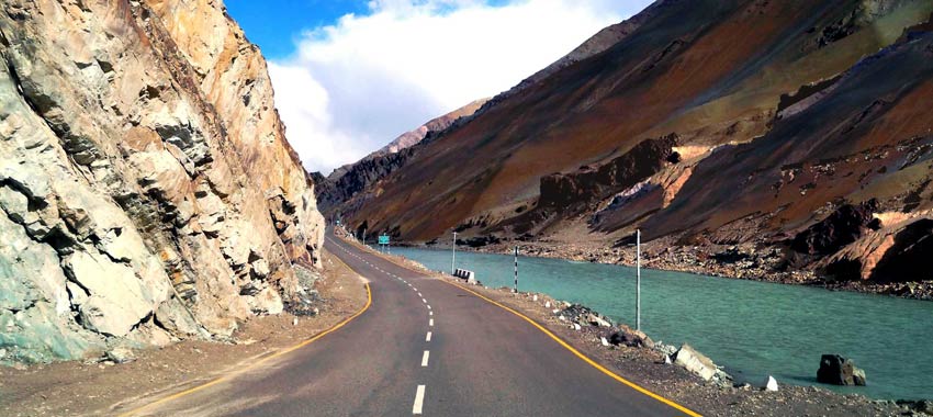 manali leh taxi service fare